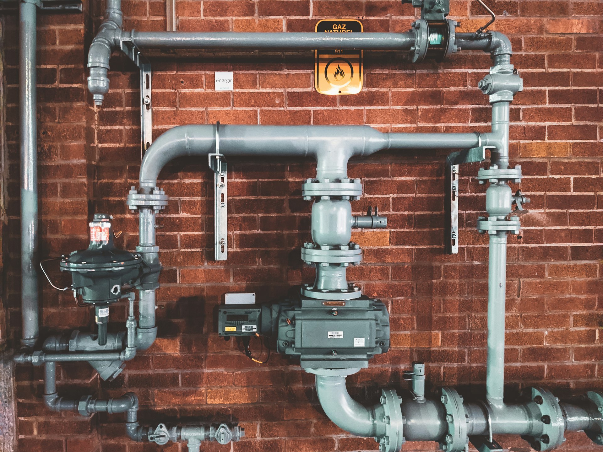 Plumber in Visalia fixing a leaking pipe - Plumber Pro professional plumbing services
